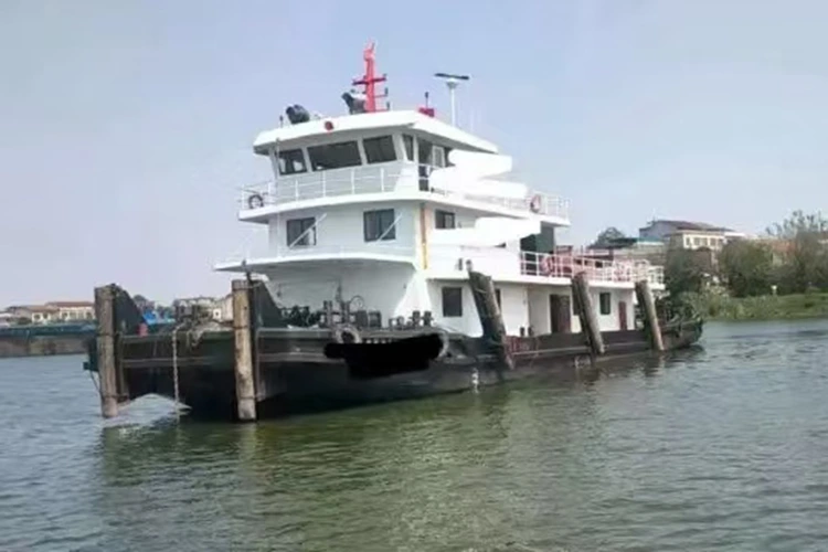 수직 선미 프로펠러 예인선